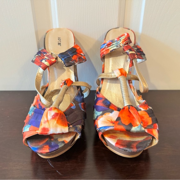 Apt 9 platform heels multi/floral. 7.5 - Picture 9 of 9